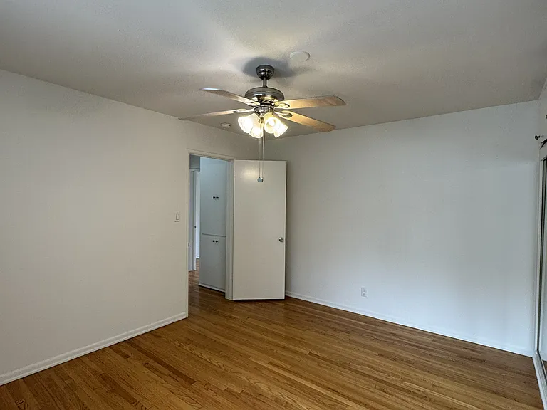 4941 Whitsett Ave #7 — Photo 8