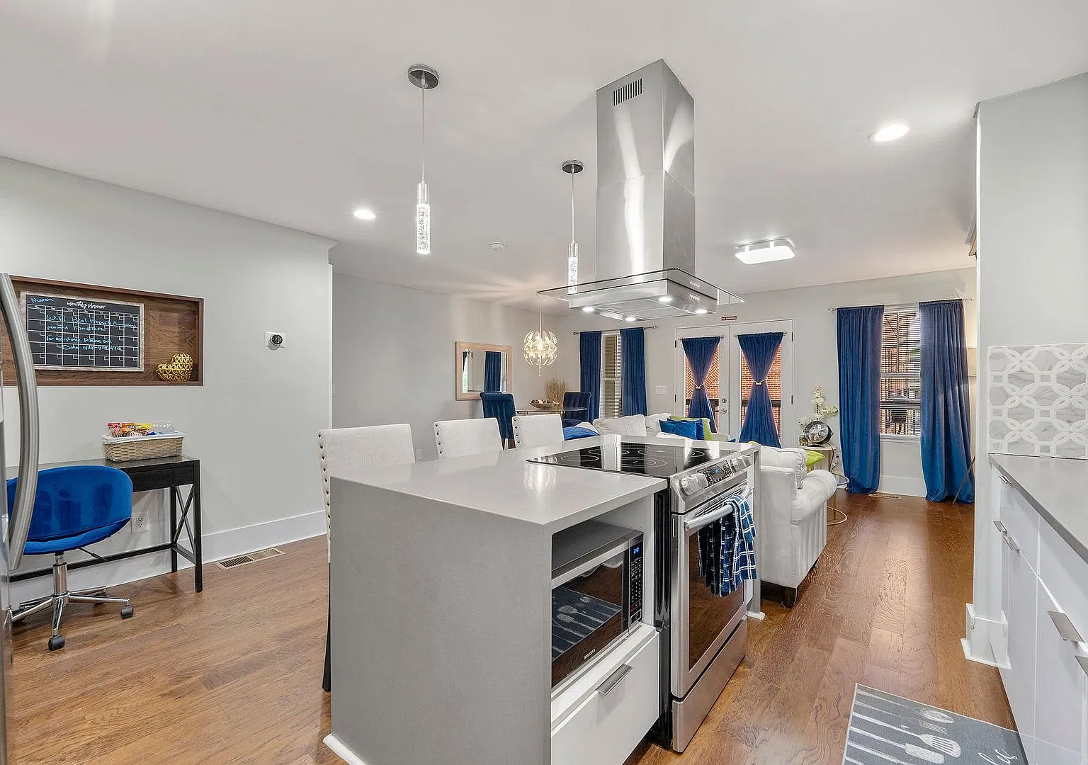 Corporate Luxury Rental 3 BR / 3.5 BA Townhouse in Edgewood (BeltLine Adjacent) — Photo 3