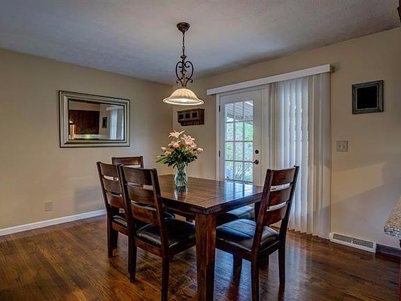 5th image of 541 Village Dr