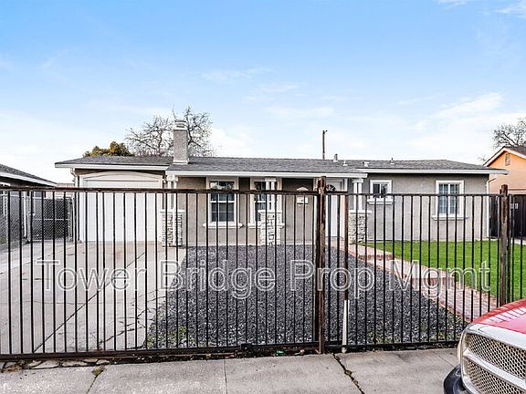 2nd image of 771 Acacia Ave