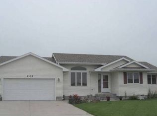 4139 Sun Ridge Rd, Grand Island, NE 68803