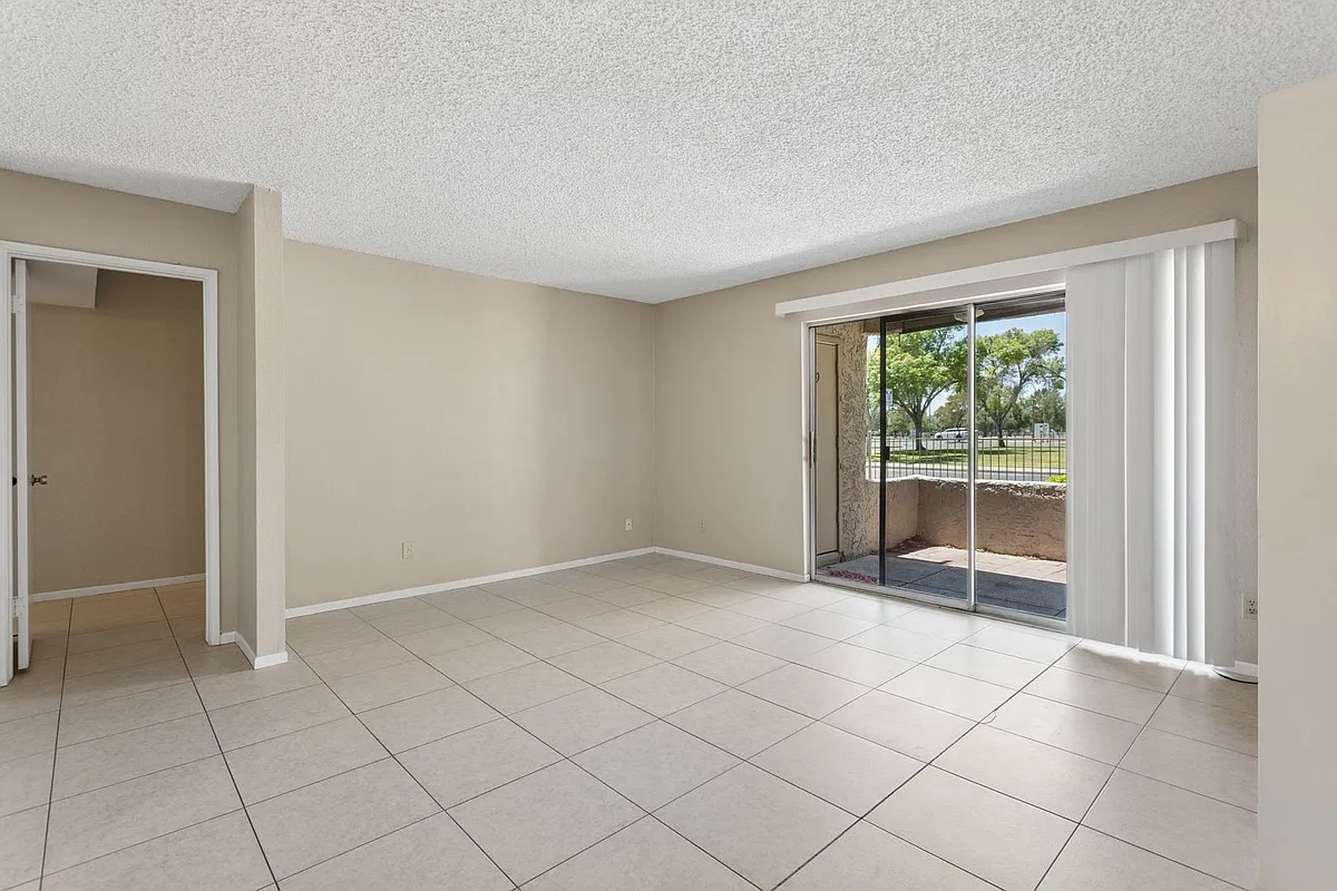 Building Photo - 4444 E Paradise Valley Mall #129