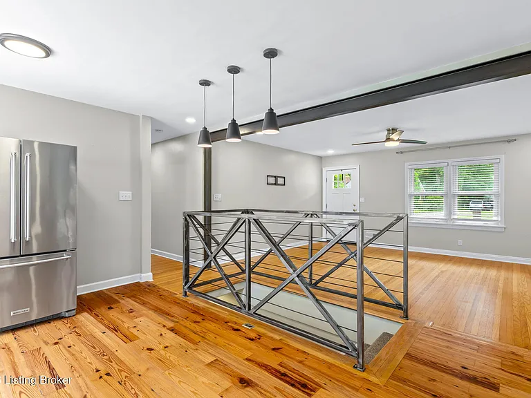 519 Leyton Ave — Photo 10