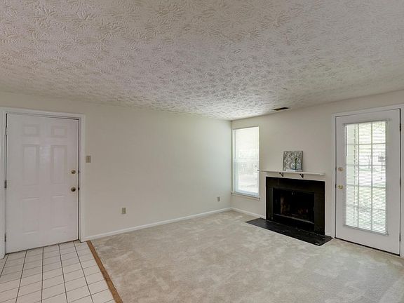 LIVING/DINING