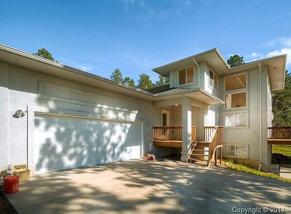 Huge Driveway & Circle