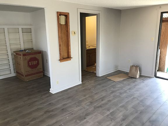 3rd image of 854 W Sunset Blvd