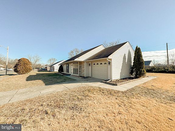 2nd image of 604 Cobblestone Rd