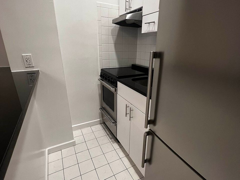 2nd image of 370 E 69th St APT 4A
