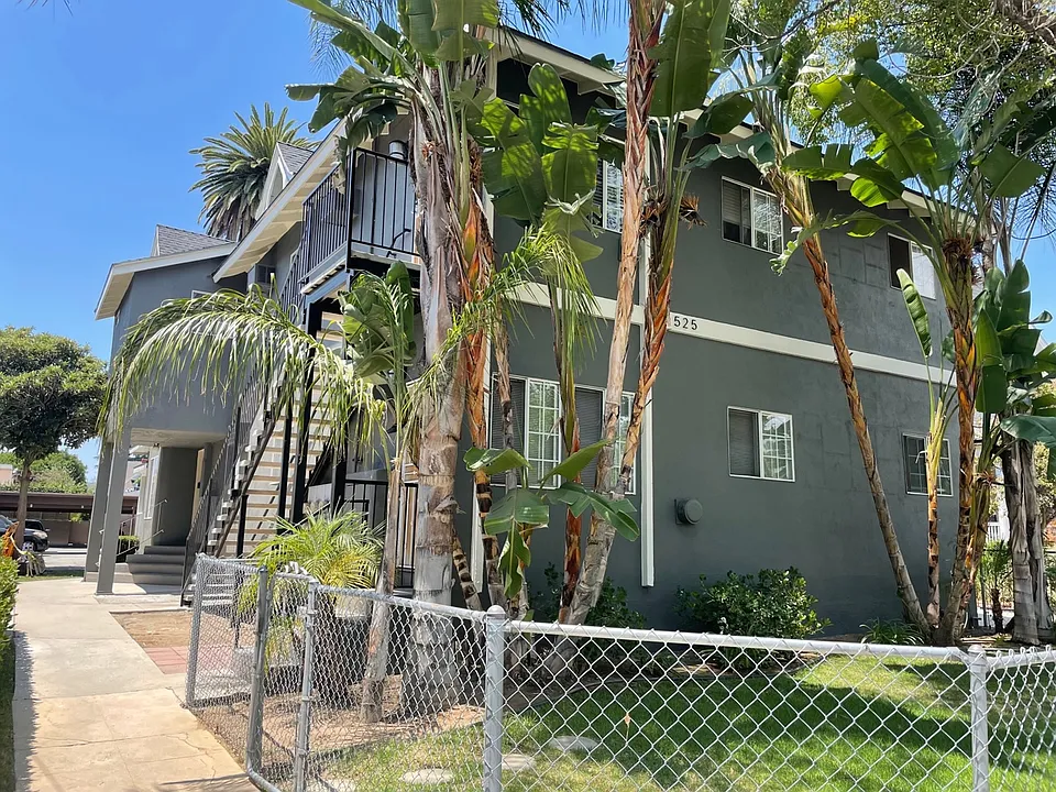 525 N Raymond Ave #10