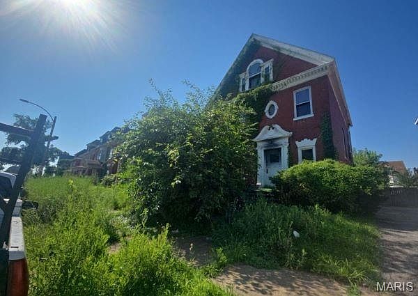 2nd image of 5044 Raymond Ave