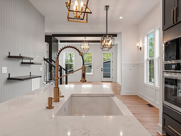 3rd image of 151A Fain St #1