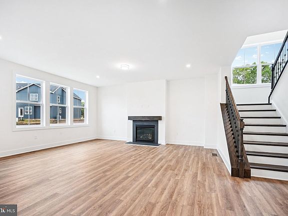 4th image of 322 W Moreland Ave
