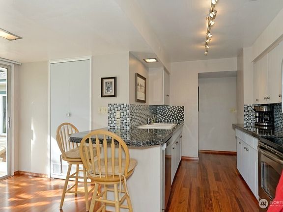5th image of 10221 132nd Avenue NE