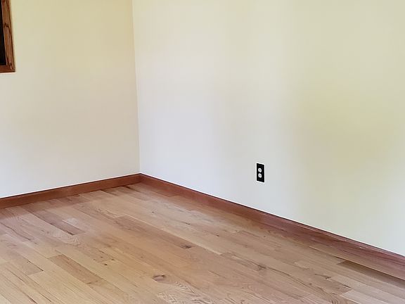 2nd image of 1420 Woodland Dr