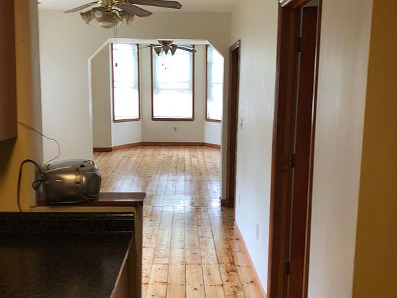 3rd image of 28 119th St Floor 1