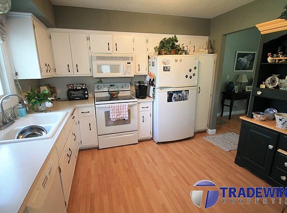 2nd image of 4215 Orchid Ln N