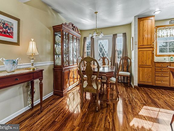 5th image of 831 Richmond Dr