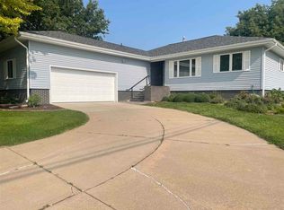 1703 W 41st St, Kearney, NE 68845