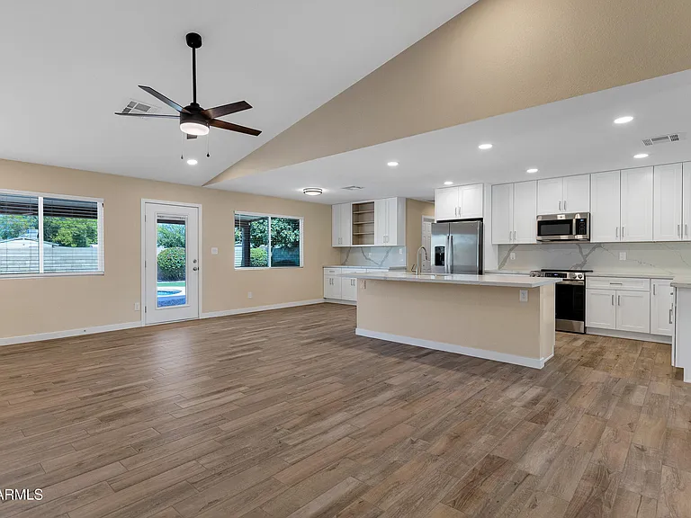 18408 N 46th Dr — Photo 10