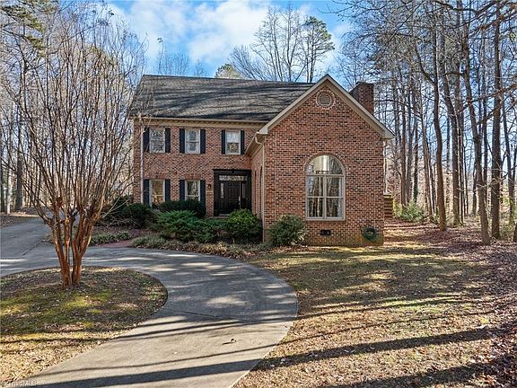 2nd image of 2075 Huntington Woods Dr