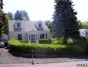 2nd image of 40 Bolivar Ave