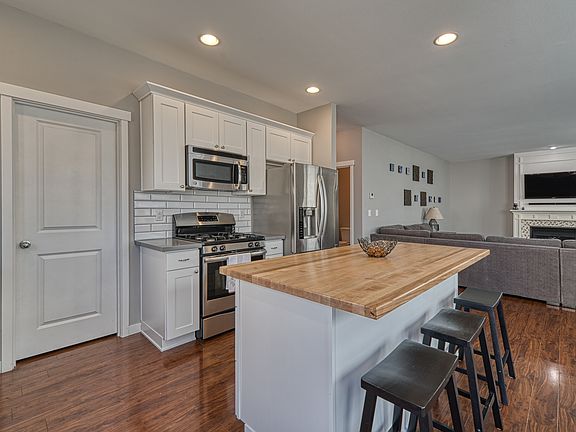 5th image of 19634 Rosebud Pl NE