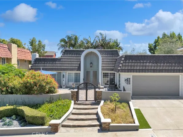 6380 E Bixby Hill Rd, Long Beach, CA 90815