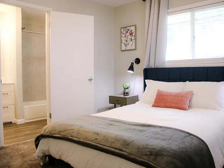 1330 Laurel St #1330 — Photo 4