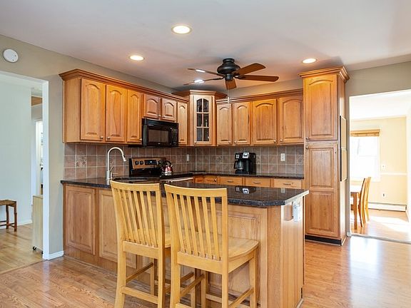 4th image of 16 Corie Ct