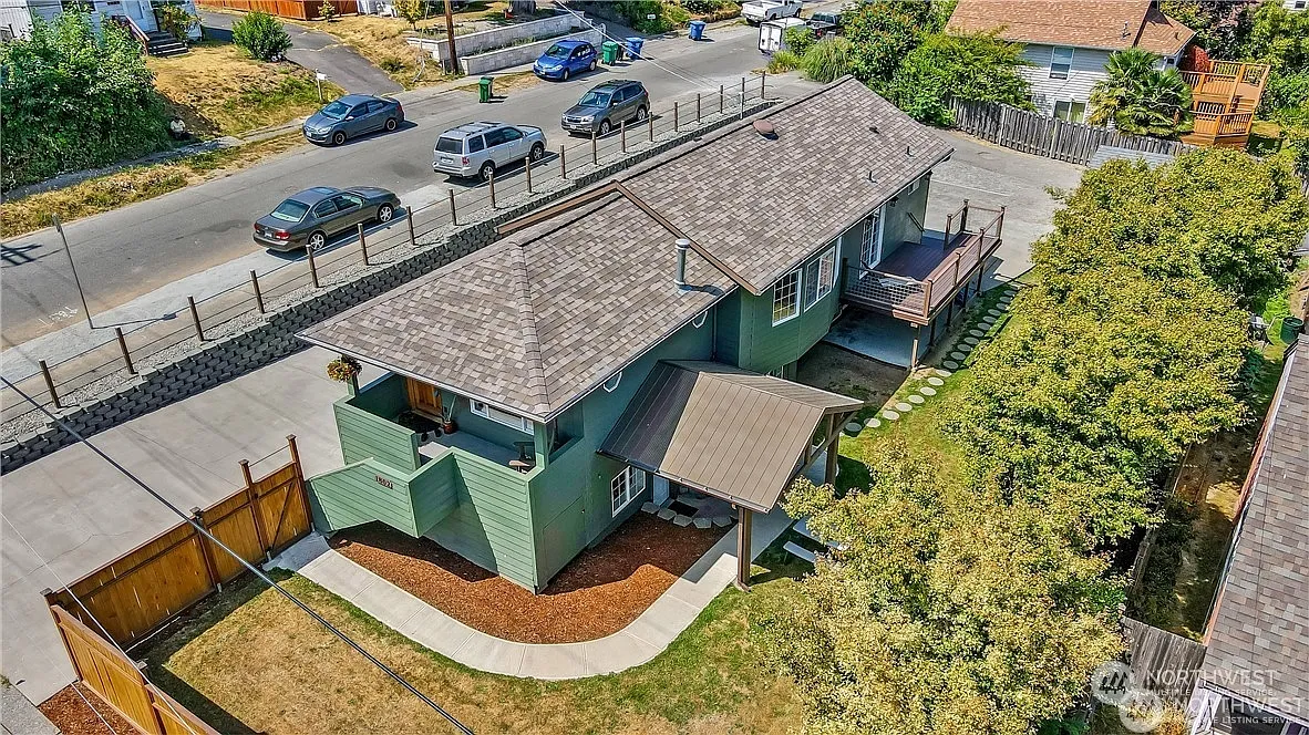 1802 SW Holden Street photo 1