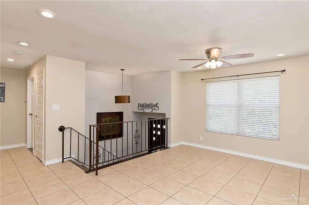 3 bed, 2.5 bath, 1458 sqft, $1,700 — Photo 3