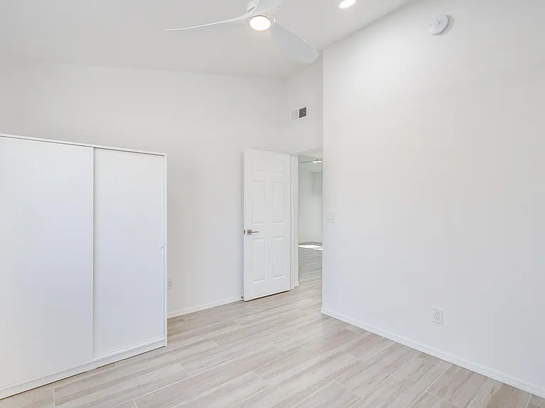 1120 E Waverly St #2 — Photo 22