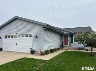 2912 Rend Dr, Springfield, IL 62707