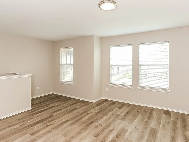 413 Emerald Creek Dr — Photo 10