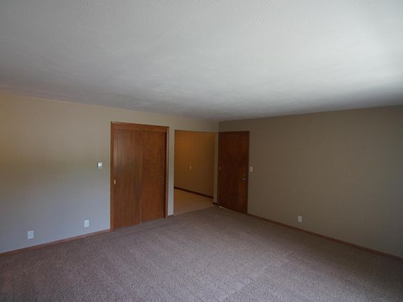 4th image of 831 S 10th St #6