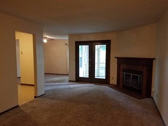 1608 - Living Room + Fireplace_07122017