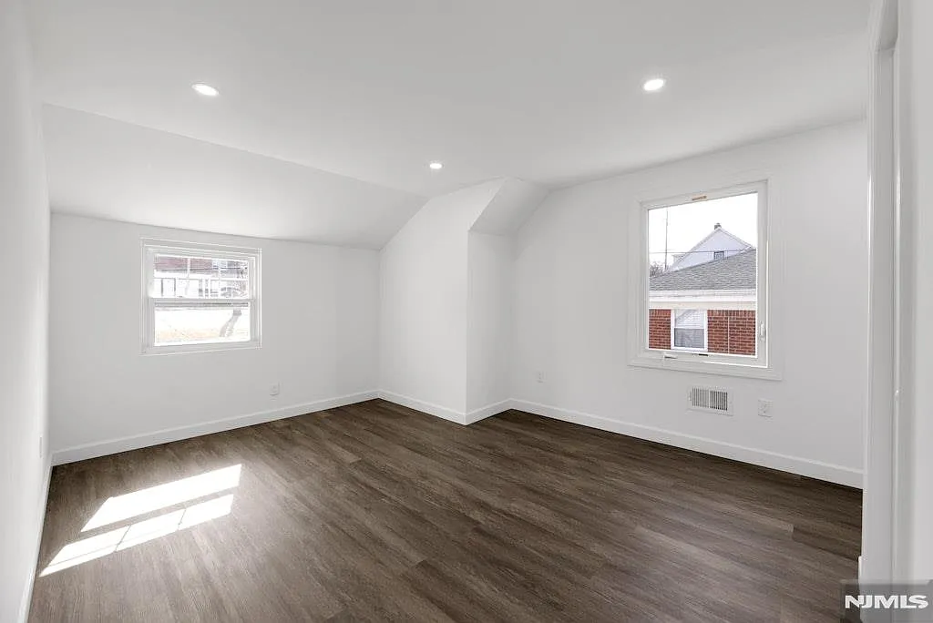 4 bed, $4,650 — Photo 2