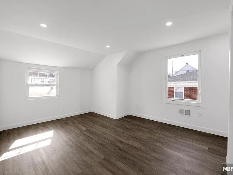 380-388 Grand Ave — Photo 2