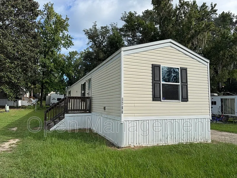 2 bed, 2.0 bath, 840 sqft, $1,185 — Photo 2