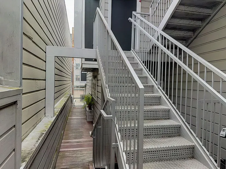 1171 Oak St #4 — Photo 4
