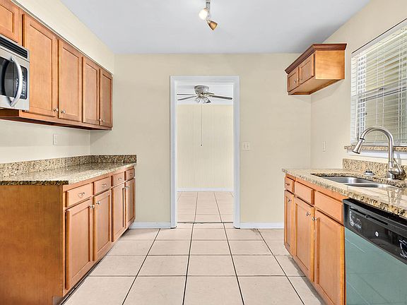 3rd image of 1181 Manette Cir