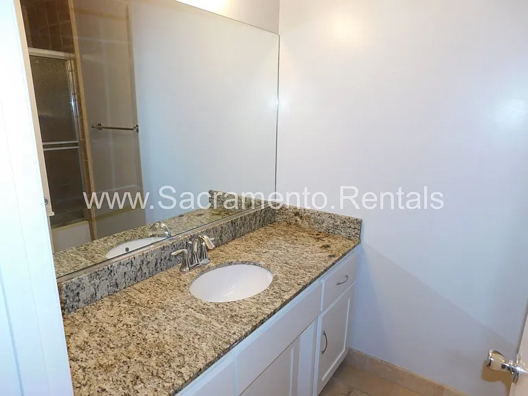 2637 Latham Dr — Photo 25