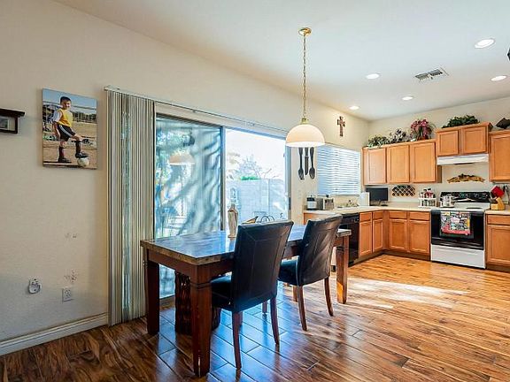 4th image of 4232 N Dania Ct