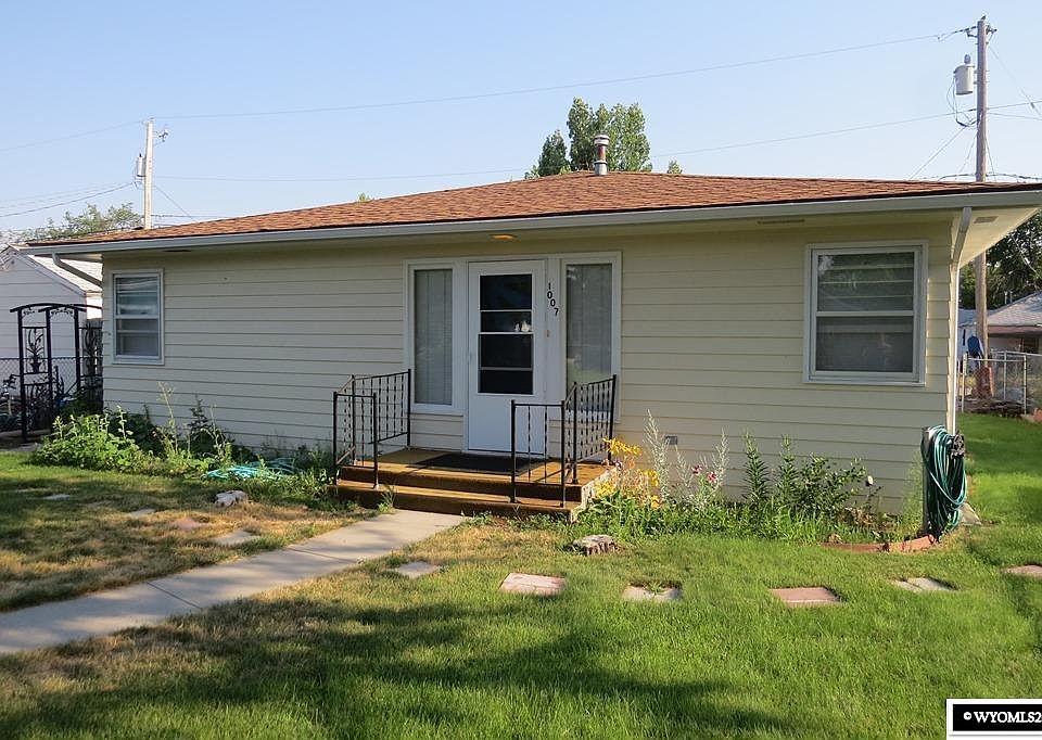 1st image of 1007 E Jackson Ave