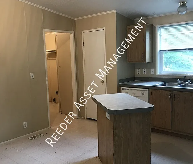 515 E 900 N — Photo 5