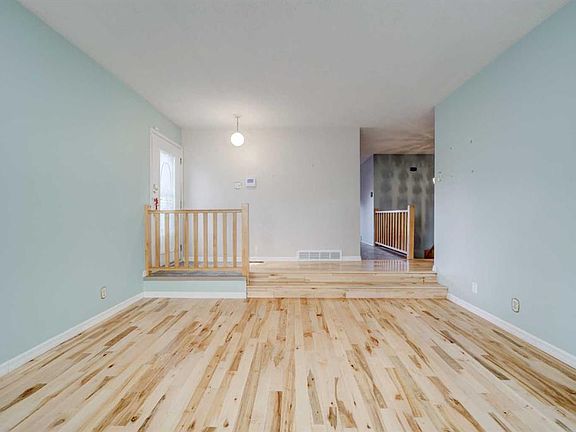 5th image of 94 Meadowlark Blvd NE