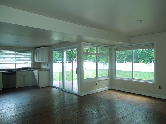 4th image of 7 Biscayne Pl
