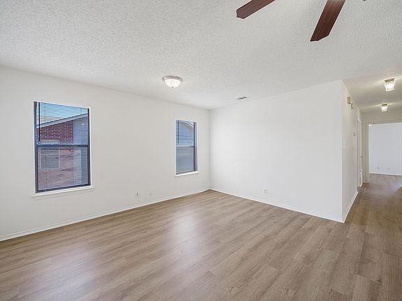 3rd image of 3611 Bremen St APT 3