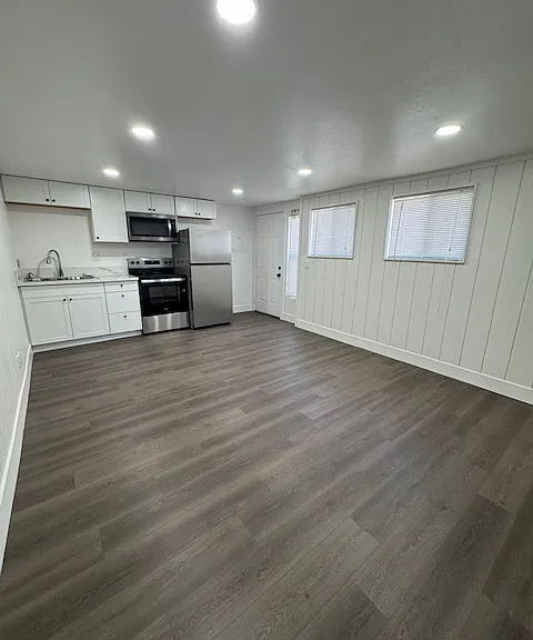 newly renovated and move in ready!!