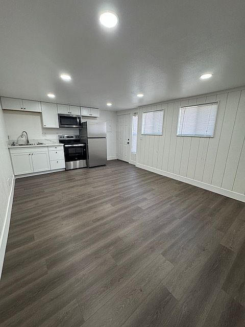 newly renovated and move in ready!!